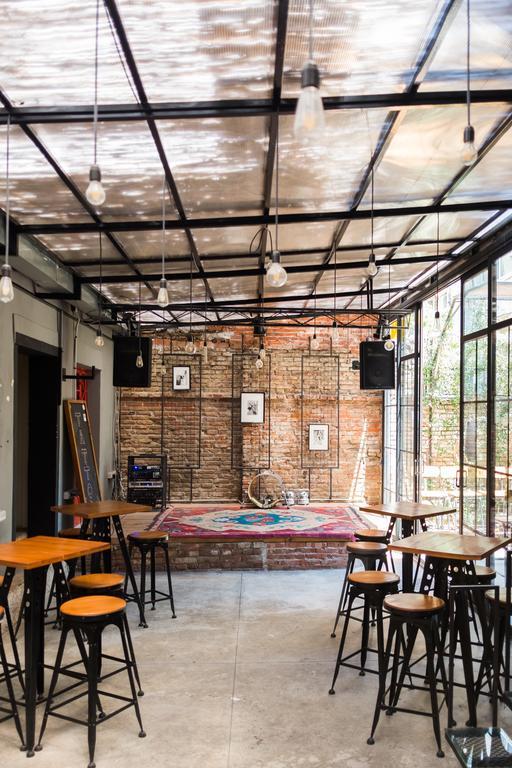 Destil Hostel ติรานา ภายนอก รูปภาพ
