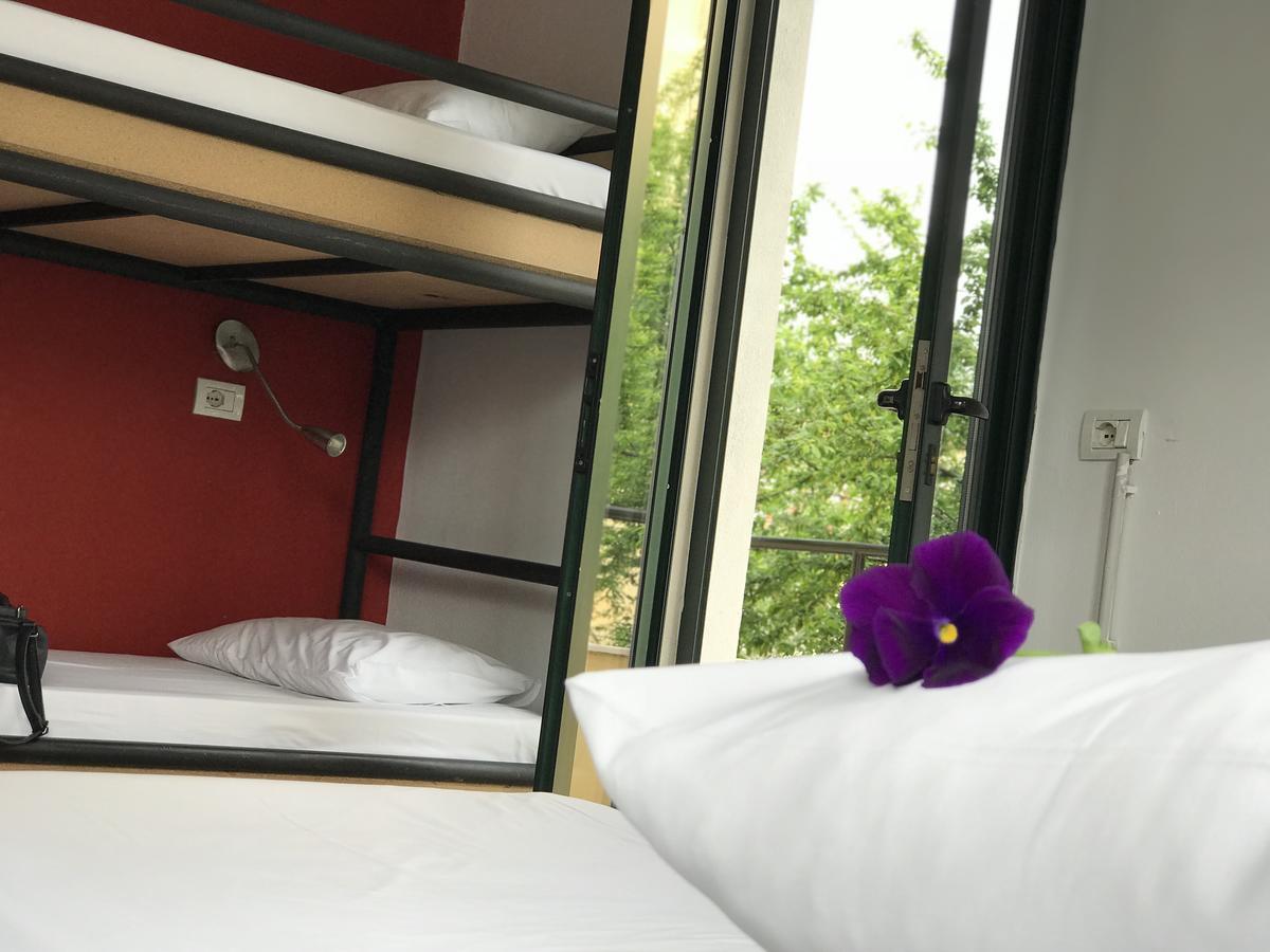 Destil Hostel ติรานา ภายนอก รูปภาพ